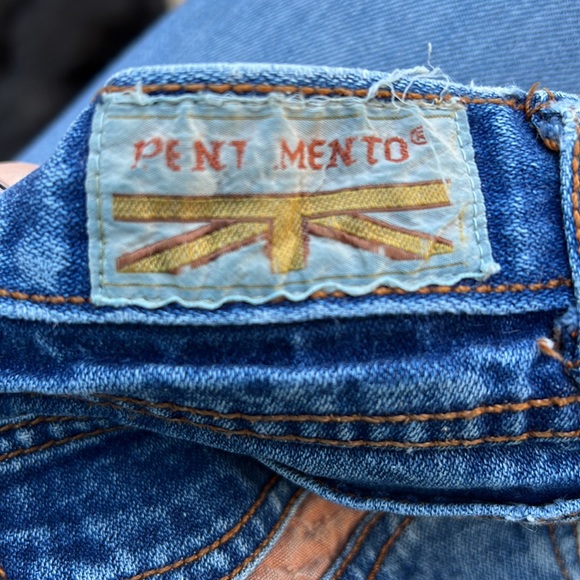 Authentic vintage, wide, leg 70s denim blue jeans. Back pocket pattern detail - Picture 7 of 8